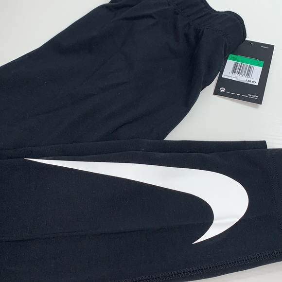 NWT. Nike girls XL leggings. Perfect for back to school - Picture 3 of 6
